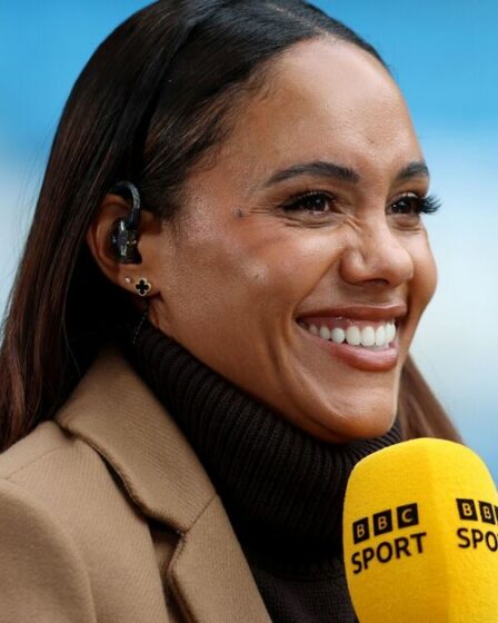 Le salaire énorme, la valeur nette et le manoir de 1,5 million de livres sterling d'Alex Scott, hôte de la Coupe du monde de la BBC