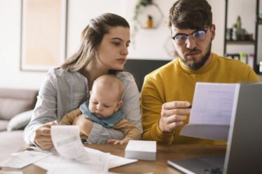 Les Britanniques avec un revenu inférieur à 45 000 £, pension de l'État incluse, ont émis une note « pas assez »