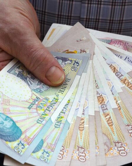 Les retraités de l’État de moins de 77 ans ont reçu des paiements exceptionnels de 1 930 £ mercredi en juillet