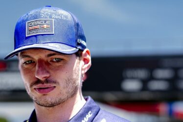 Mercedes « fait une offre secrète à Max Verstappen » et la star de Red Bull répond immédiatement