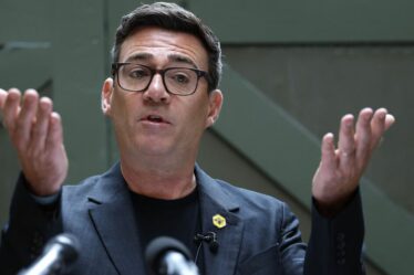 Politique EN DIRECT : Andy Burnham suscite l’indignation alors qu’il quitte la scène sans répondre aux questions
