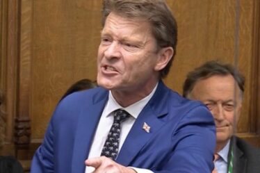 Richard Tice exige furieusement la démission de Keir Starmer des logements familiaux