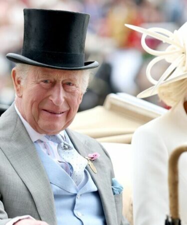 Royal Ascot LIVE : le roi et la reine dirigeront la Journée des dames alors que deux membres de la famille royale sont « bannis » de l'événement