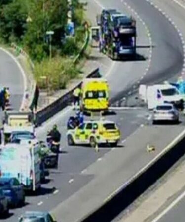 Trafic M25 EN DIRECT : autoroute fermée alors qu'une ambulance aérienne se précipite vers un accident d'horreur au J6