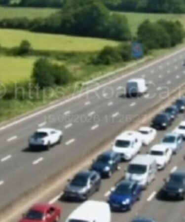 Trafic M25 EN DIRECT : chaos de fermeture sur l'autoroute du Kent après un accident - retards de 90 minutes