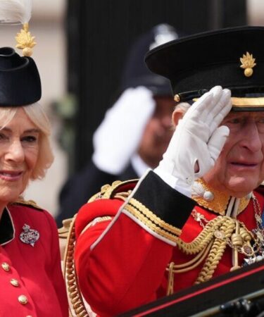Trooping the Color LIVE : le roi Charles mène le défilé d'anniversaire au milieu du drame de la famille royale