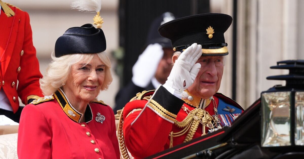 Trooping the Color LIVE : le roi Charles mène le défilé d'anniversaire au milieu du drame de la famille royale