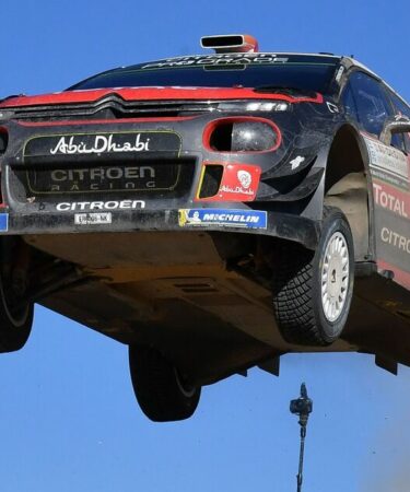 Un fan de course automobile de 15 ans décède dans un accident de rallye d'horreur alors que la police publie un communiqué et que l'événement est annulé