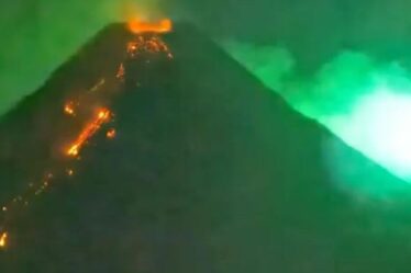 Un scientifique rend son verdict après la découverte d'un "OVNI" sortant d'un volcan