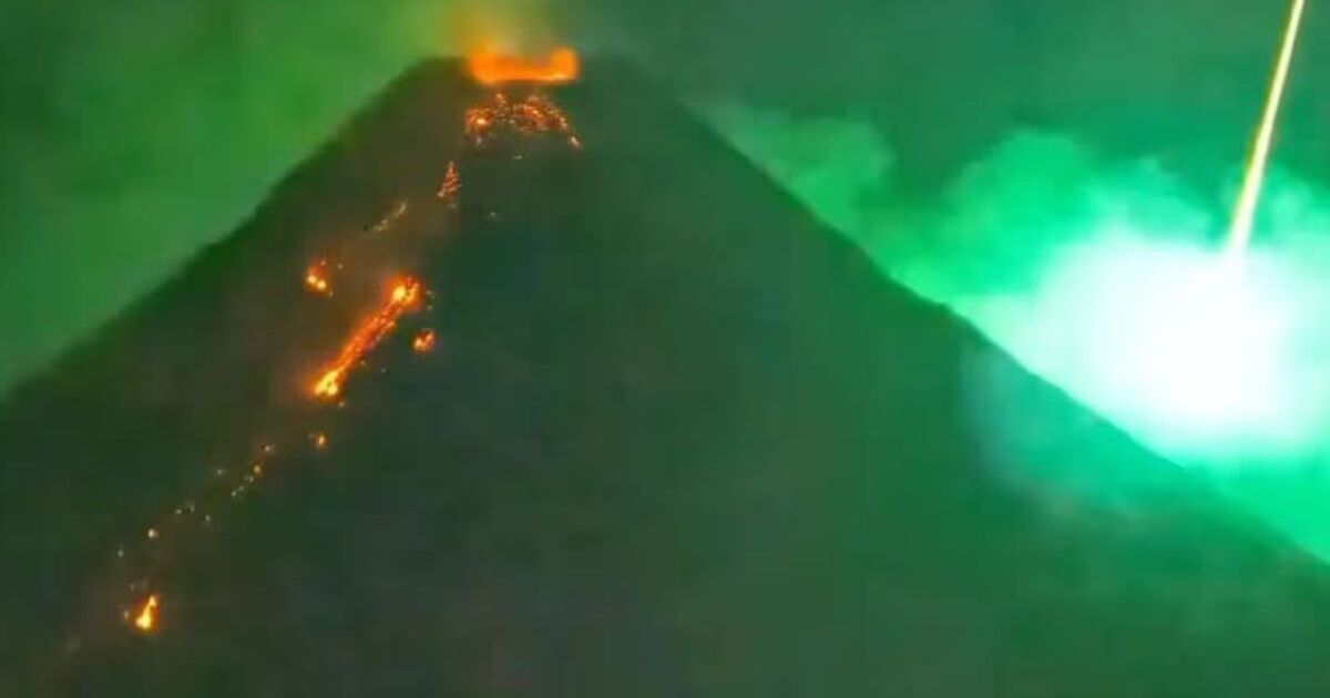 Un scientifique rend son verdict après la découverte d'un "OVNI" sortant d'un volcan