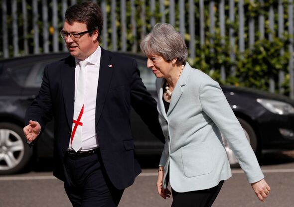 Theresa May fait campagne pour les élections locales dans les West Midlands
