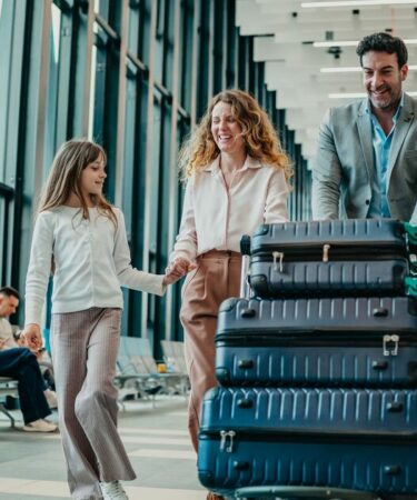 De nouvelles règles de voyage ont été lancées dans 13 aéroports britanniques avant les vacances d'été