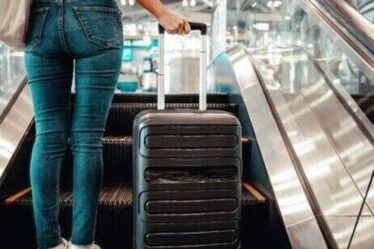 Les Britanniques sont invités à ne jamais emballer 5 objets dans des bagages enregistrés lorsqu'ils prennent l'avion