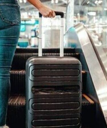 Les Britanniques sont invités à ne jamais emballer 5 objets dans des bagages enregistrés lorsqu'ils prennent l'avion