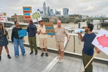 Le patron de la société de construction plaide pour de nouveaux emojis pour aider les jeunes Britanniques à parler d'argent