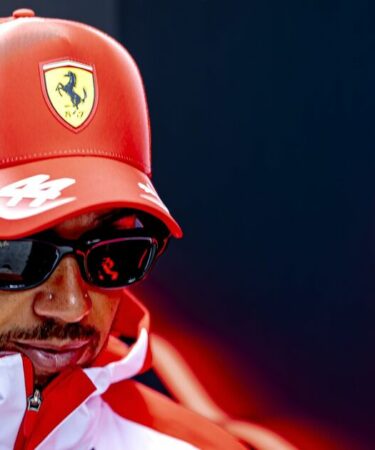 La punition de Lewis Hamilton annoncée par les commissaires du GP de Belgique après avoir heurté un mécanicien