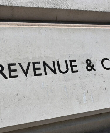 730 000 ménages britanniques sont invités à réclamer 855 £ chacun au HMRC