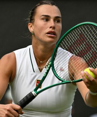 À l'intérieur d'un sac cadeau Wimbledon 2026 destiné aux joueurs contenant des articles exclusifs et des objets de collection de marque