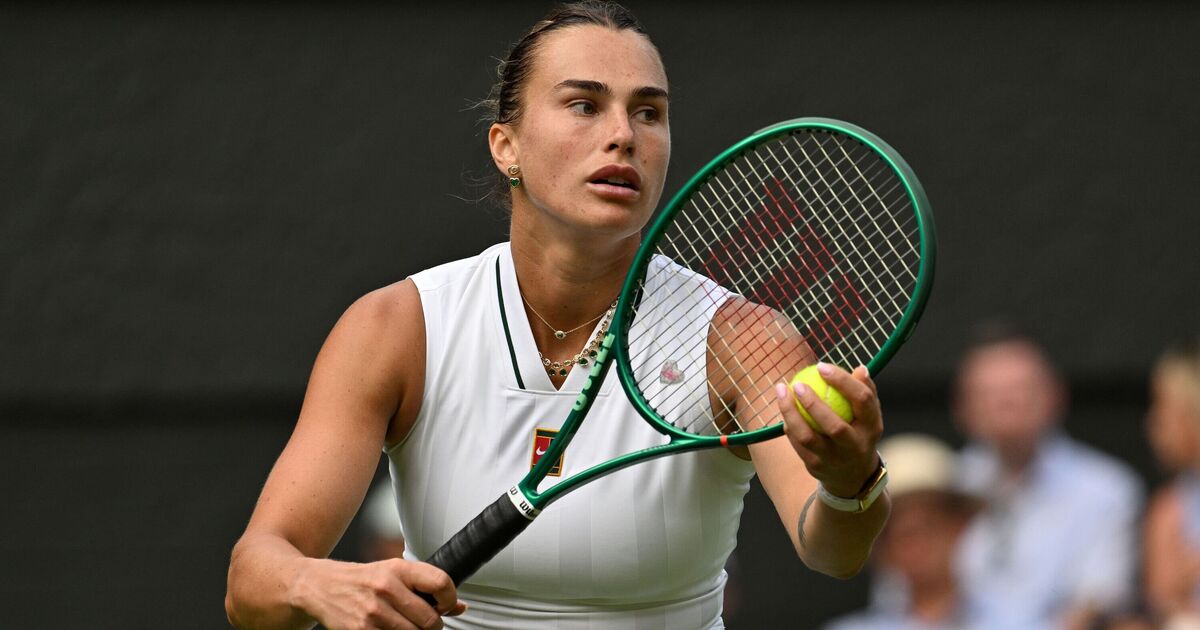 À l'intérieur d'un sac cadeau Wimbledon 2026 destiné aux joueurs contenant des articles exclusifs et des objets de collection de marque