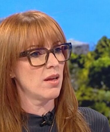 Angela Rayner déchirée par une interview sur un accident de voiture quelques heures après le retour du cabinet