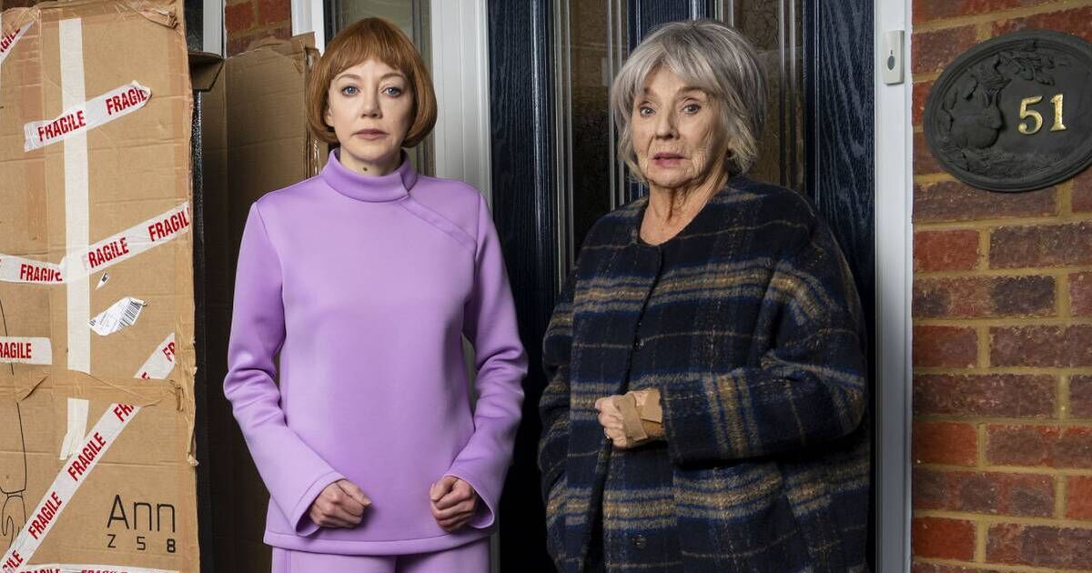 Ann Droid incarne la sitcom de la BBC qui accueille la légende méconnaissable de Death in Paradise