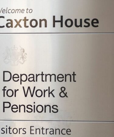 Avertissement sur les pensions de l'État alors que le HMRC écrit à 370 000 retraités et quasi-retraités