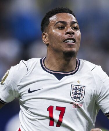 Chelsea accepte le transfert de Morgan Rogers de 117 millions de livres sterling, laissant Arsenal stupéfait