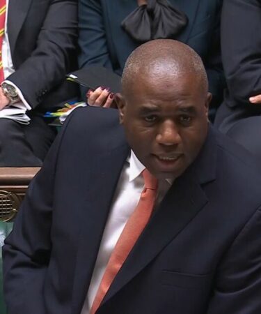 David Lammy a posé des questions dévastatrices dans les logements familiaux : « Excusez-vous ! »