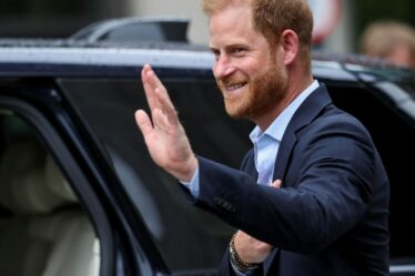 Famille royale EN DIRECT : le prince Harry débarque au Royaume-Uni alors que 3 choses font que le roi Charles « craque enfin »
