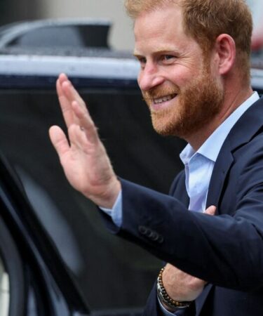 Famille royale EN DIRECT : le prince Harry débarque au Royaume-Uni alors que 3 choses font que le roi Charles « craque enfin »