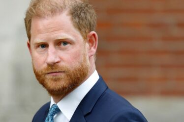 Famille royale EN DIRECT : les membres de la famille royale senior « ont l'intention de faire 1 chose » alors que Harry « fatiguant » arrive au Royaume-Uni