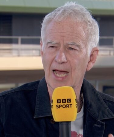 John McEnroe dans une dispute fougueuse de la BBC avec un fan de Wimbledon à propos d'Arthur Fery
