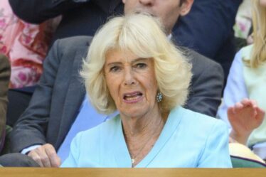La reine Camilla suscite l'inquiétude alors que les fans de Wimbledon craignent qu'elle « se flétrit »