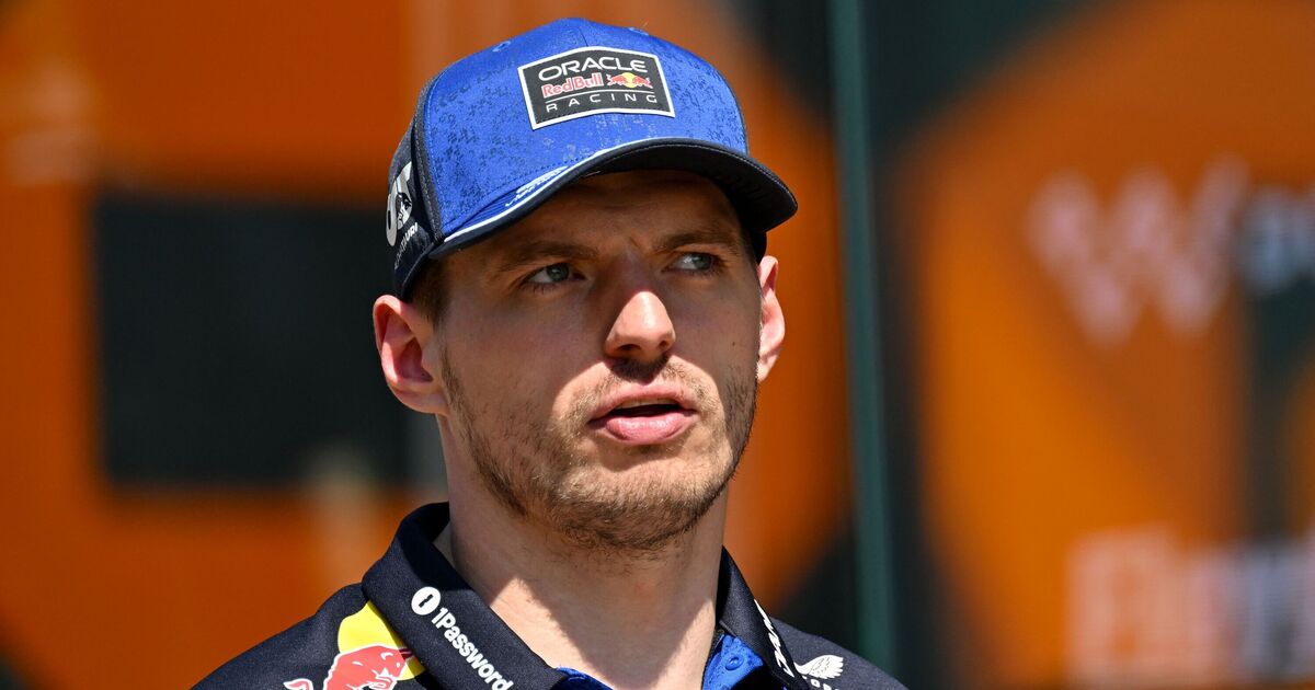 La star de Red Bull coince la voiture de Max Verstappen alors que des images d'une gaffe douloureuse émergent