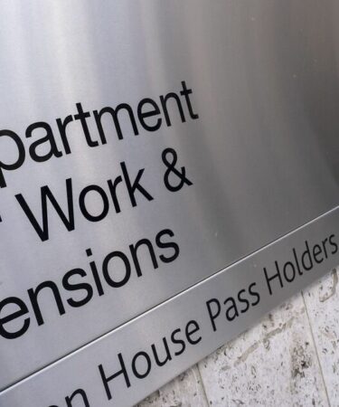 Le DWP est invité à verser des indemnités à 800 000 retraités de l'État britannique