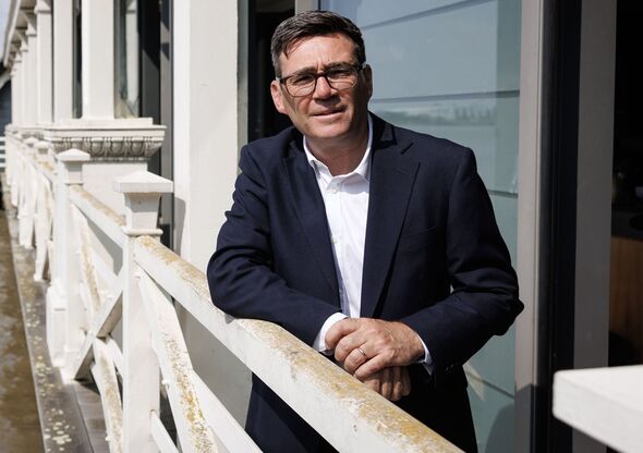Andy Burnham est sur le point de connaître un réveil brutal en devenant Premier ministre Andy Burnham est sur le point de connaître un réveil brutal en devenant Premier ministre