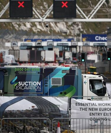 Les Britanniques pourraient « mourir à la frontière » pendant 12 heures d'attente en raison des nouvelles règles européennes sur les passeports
