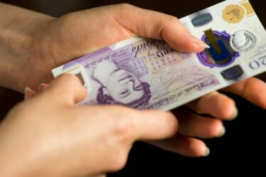 Les retraités plus âgés de l'État peuvent être éligibles à une augmentation instantanée de 100 £ en vertu de cette règle du HMRC