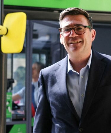 Liste des bus alors qu'Andy Burnham annonce un plafond tarifaire de 2 £ pour les passagers