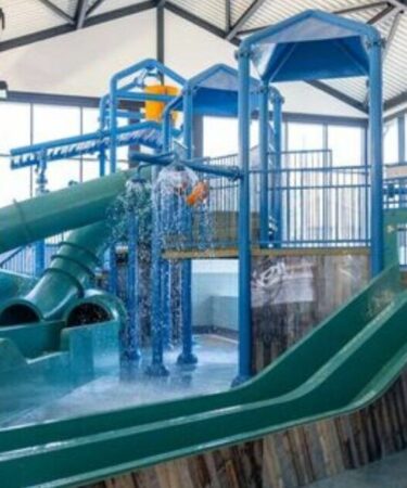 Premier aperçu d'un parc aquatique de 12 millions de livres sterling désormais ouvert dans un parc de vacances populaire au Royaume-Uni