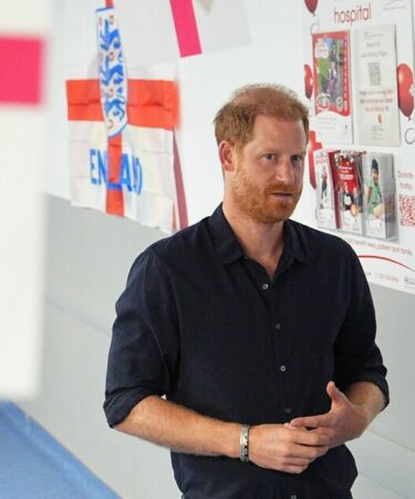 Prince Harry EN DIRECT: Duke essaie « frénétiquement » d'amener Meghan au Royaume-Uni en guise de réunion royale sur les cartes