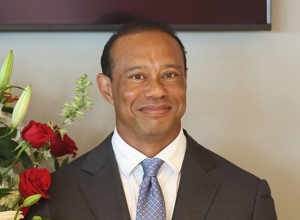 Tiger Woods sourit Tiger Woods sourit