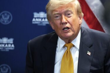 Trump partage son message de 7 mots à Poutine alors que l'Ukraine frappe des cibles russes avec des drones