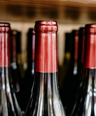 Un magasin de vin britannique va fermer ses portes après s'être plongé dans l'administration - en activité depuis 59 ans