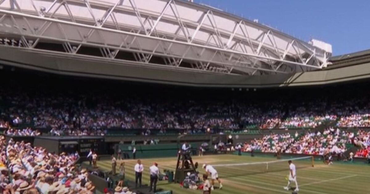 Wimbledon EN DIRECT : la finale est interrompue pour urgence médicale après que la BBC a été contrainte de présenter des excuses